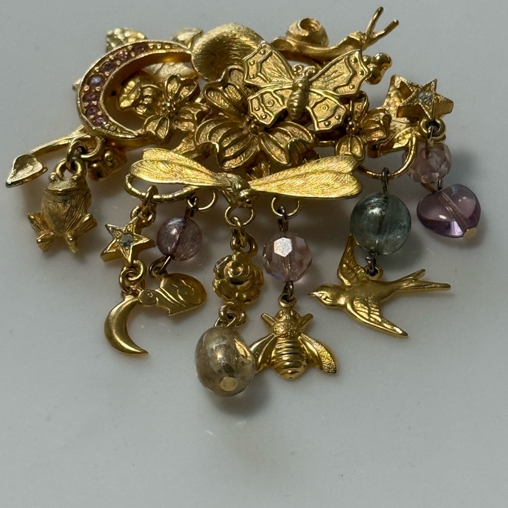 Charming Gold Brooch with precious stones, pearls and charm Accents - Picture 5 of 5